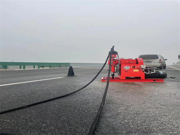 锦屏马路路基路面开裂下沉注浆加固灌浆