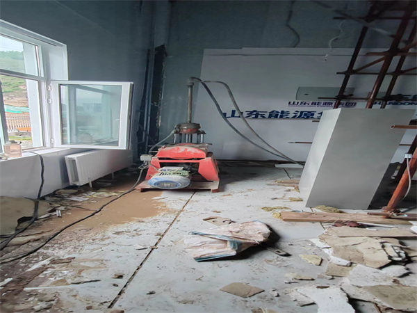 锦屏地基基础下沉墙体裂缝加固注浆顶升施工